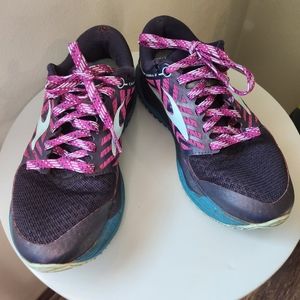 Brooks Caldera 2 sz 6 M Navy, teal, fuchsia